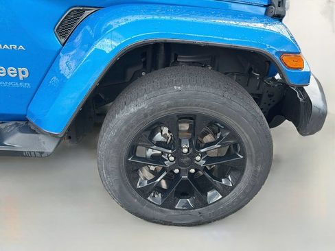 Used 2022 Jeep Wrangler Unlimited Sahara w/ Cold Weather Group AWD/4WD image 10