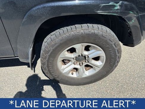 Used 2019 Toyota 4Runner SR5 AWD/4WD image 7