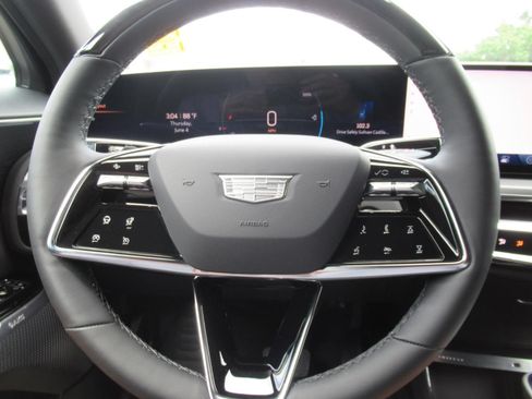 Certified 2025 Cadillac Lyriq Luxury AWD/4WD image 24
