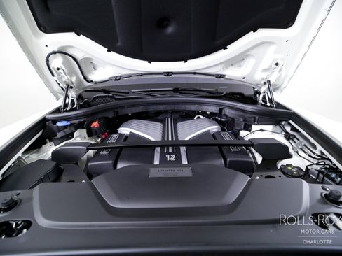 Certified 2025 Rolls-Royce Cullinan AWD/4WD image 37