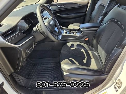 Used 2023 Jeep Grand Cherokee L Laredo AWD/4WD image 9