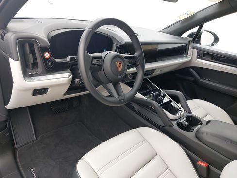 Certified 2026 Porsche Cayenne AWD/4WD image 18