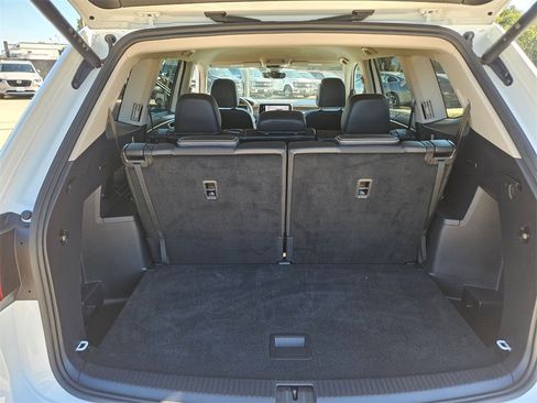Used 2025 Volkswagen Atlas SE image 24