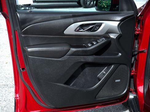 Used 2020 Chevrolet Traverse RS FWD image 16
