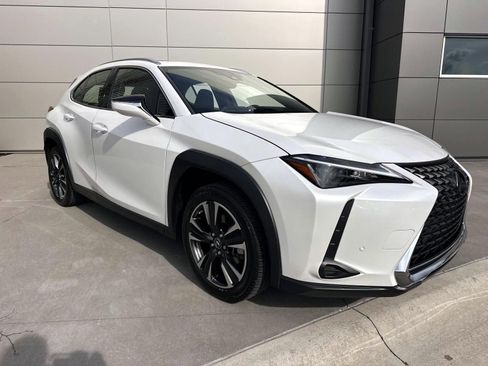 Used 2023 Lexus UX 250h AWD image 3