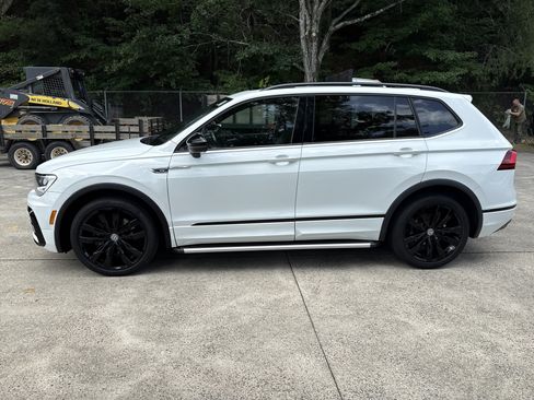 Used 2020 Volkswagen Tiguan SE R-Line FWD image 4