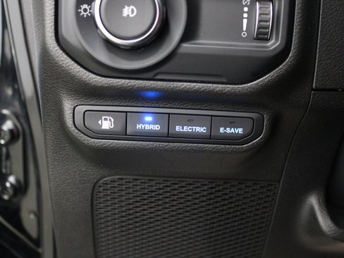 Used 2023 Jeep Wrangler Unlimited Sahara w/ Cold Weather Group image 34