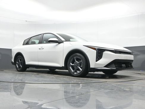 Used 2025 Kia K4 LXS image 38