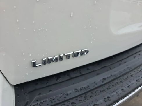 Used 2008 Jeep Grand Cherokee Limited w/ Trailer Tow Group IV image 11