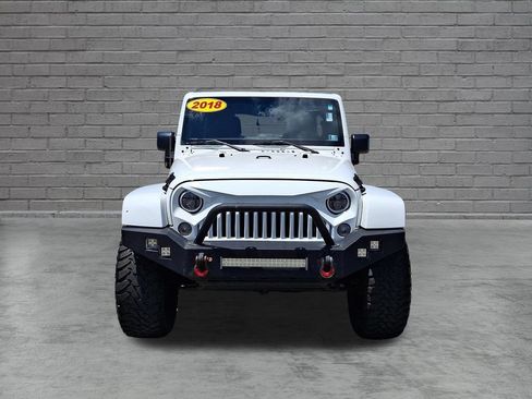 Used 2018 Jeep Wrangler Unlimited Sahara w/ Connectivity Group AWD/4WD image 4