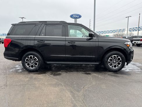 Used 2024 Ford Expedition XLT image 4