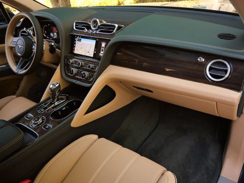 New 2026 Bentley Bentayga Plug-In Hybrid AWD/4WD image 2