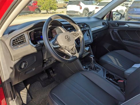 Used 2022 Volkswagen Tiguan SE image 9