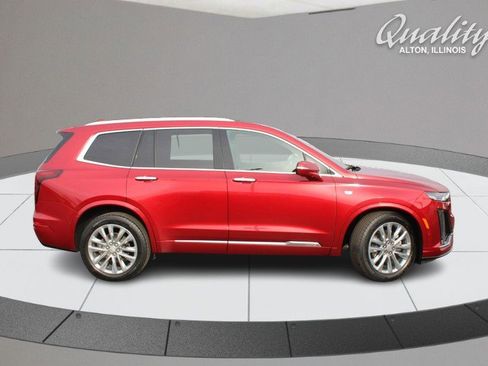 Used 2023 Cadillac XT6 Premium Luxury w/ Technology Package image 2