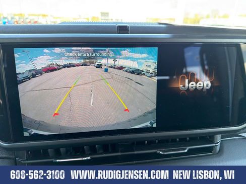 Used 2025 Jeep Wrangler Unlimited Rubicon AWD/4WD image 19