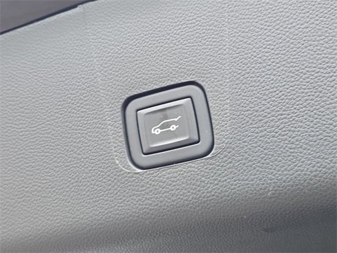 Used 2023 Chevrolet Traverse LT w/ LPO, Floor Liner Package image 30