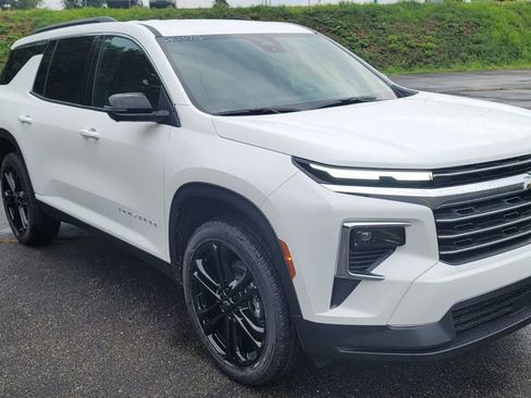 New 2026 Chevrolet Traverse LT w/ Driver Confidence Package image 2