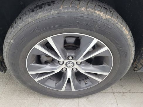 Used 2018 Toyota Highlander LE image 31