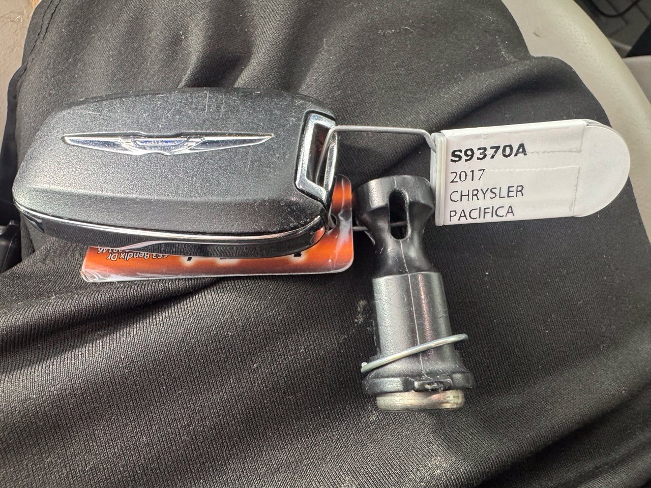 Used 2017 Chrysler Pacifica Touring-L FWD image 3