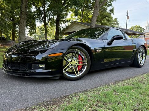 Used 2007 Chevrolet Corvette Z06 RWD image 2