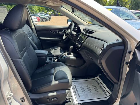 Used 2020 Nissan Rogue SL w/ Premium Package AWD/4WD image 11