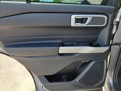 Used 2022 Ford Explorer XLT RWD image 21