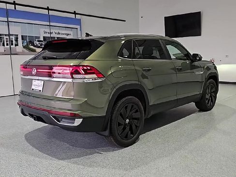 New 2026 Volkswagen Atlas Cross Sport SE FWD image 9