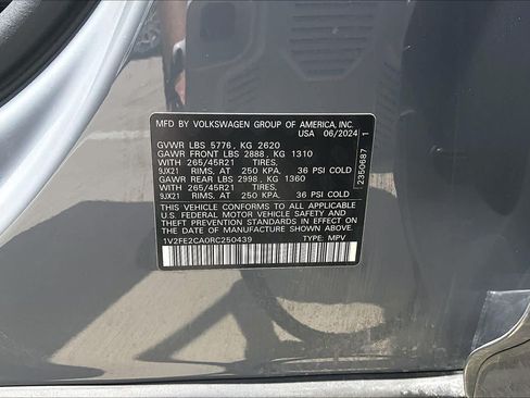 Used 2024 Volkswagen Atlas Cross Sport SEL Premium R-Line AWD/4WD image 33