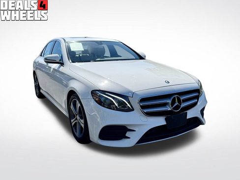 Used 2017 Mercedes-Benz E 300 4MATIC image 3