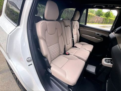 New 2026 Volvo XC90 T8 Plus w/ Protection Package Premier AWD/4WD image 16