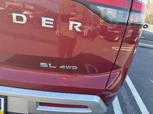 Used 2024 Nissan Pathfinder SL image 10