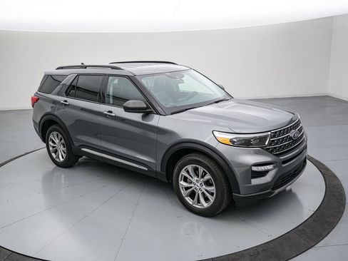 Certified 2022 Ford Explorer XLT w/ Equipment Group 202A image 2