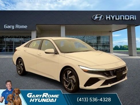 Used 2024 Hyundai Elantra SEL w/ Convenience Package FWD image 2