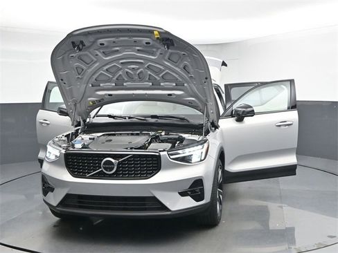 Used 2024 Volvo XC40 B5 Plus w/ Protection Package Premier image 52