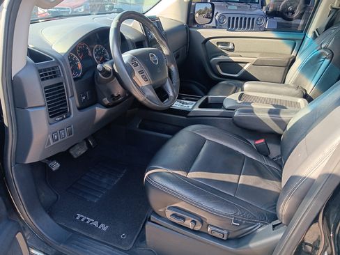 Used 2015 Nissan Titan SV w/ SV Value Truck Package AWD/4WD image 8