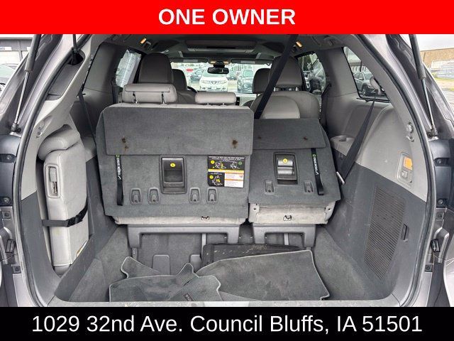 Used 2019 Toyota Sienna XLE Premium FWD image 10