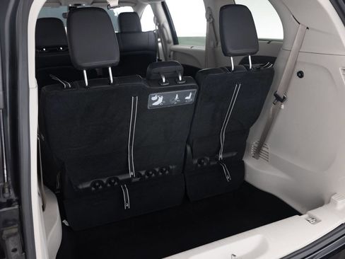 Used 2018 Chrysler Pacifica Touring-L w/ Tire & Wheel Group image 41