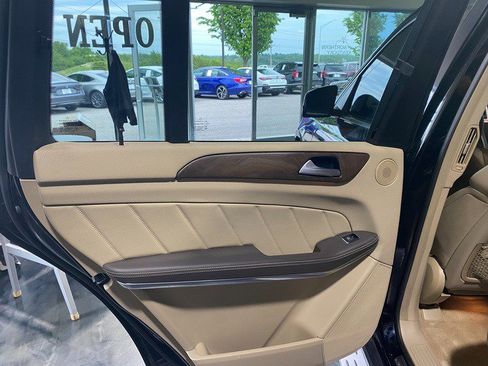 Used 2014 Mercedes-Benz GL 450 4MATIC image 13