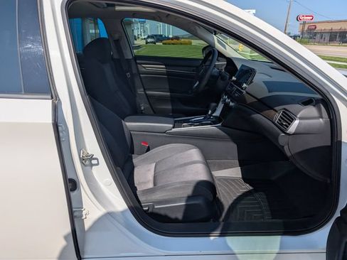 Used 2018 Honda Accord EX image 3