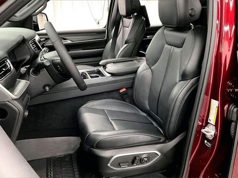 Used 2024 Jeep Wagoneer L Series III w/ Premium Group I image 20