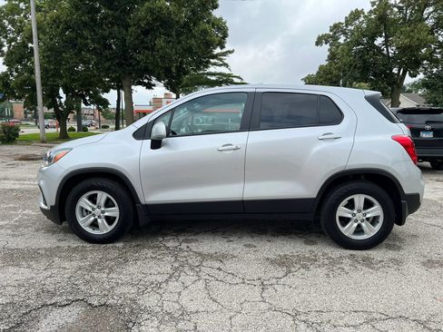 Used 2021 Chevrolet Trax LS w/ Tint and Cruise Package FWD image 4
