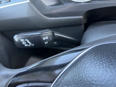 Used 2019 Volkswagen Tiguan S image 45