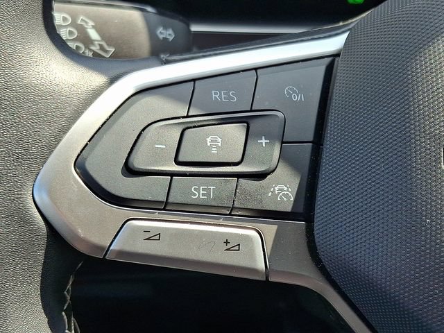 Used 2024 Volkswagen Tiguan SE AWD/4WD image 20
