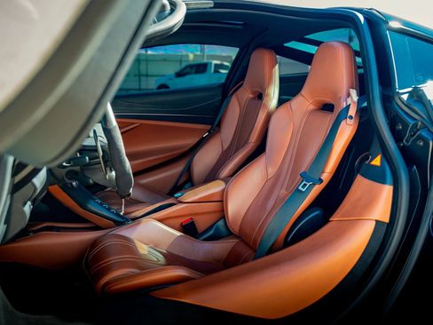 Used 2018 McLaren 720S RWD image 12