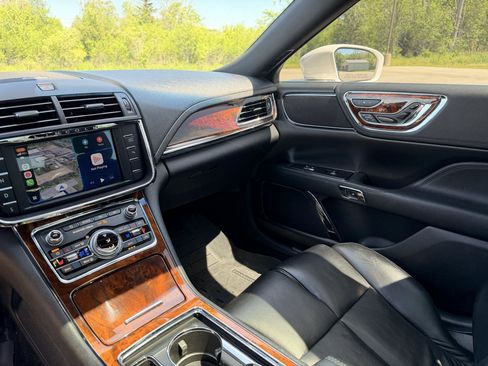 Used 2017 Lincoln Continental Reserve AWD/4WD image 21
