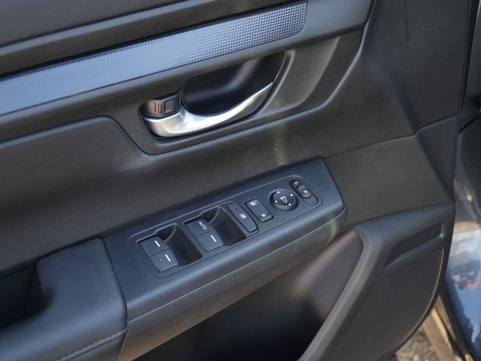 Used 2025 Honda CR-V LX image 5