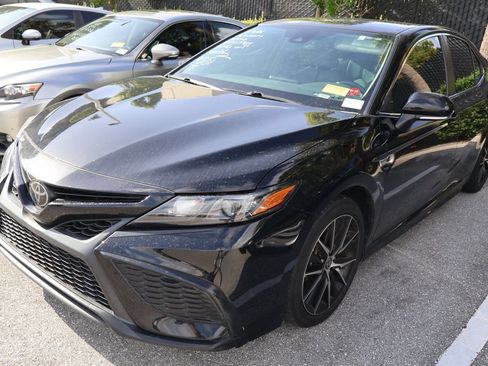 Used 2024 Toyota Camry SE FWD image 2