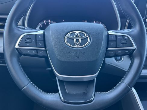 Used 2022 Toyota Highlander XLE FWD image 24
