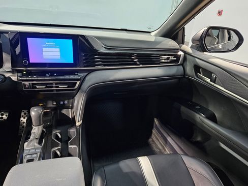 Used 2025 Toyota Camry SE image 11