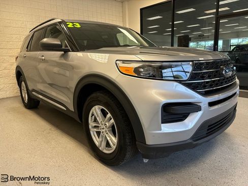Used 2023 Ford Explorer XLT AWD/4WD image 1